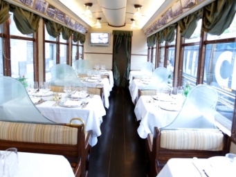 Smart Eventi organised for Tchibo's team an unique dinner aboard a tram dating back to 800'