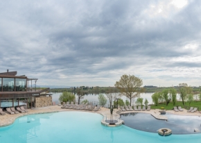 Exclusive corporate event for Medi-Market Italia: 4-star luxury venue, lake-view dinner, DJ set and team-building activities for 110 participants in an unforgettable setting