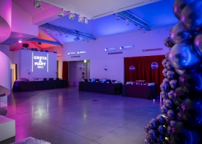 Organising a fun, surprising, themed 18th birthday party in an elegant setting.