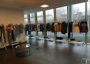 We designed this meeting with Levi's managers in order to present the new spring summer 2018 collection, with a catering after the meeting