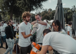 We organised a sustainable event on the Tuscan coast, combining eco-resorts, creative team building, and local culture.