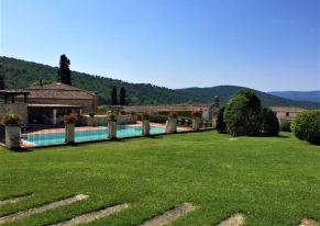 Smart Eventi has organized an incentive trip to Tuscany for La Mer, taking care of the search for the location, booking hotel and restaurants and assistance on the various days of the trip.